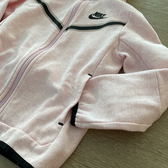Nike Pink Outfit, size 5-6, Girls - Picture 8 of 9